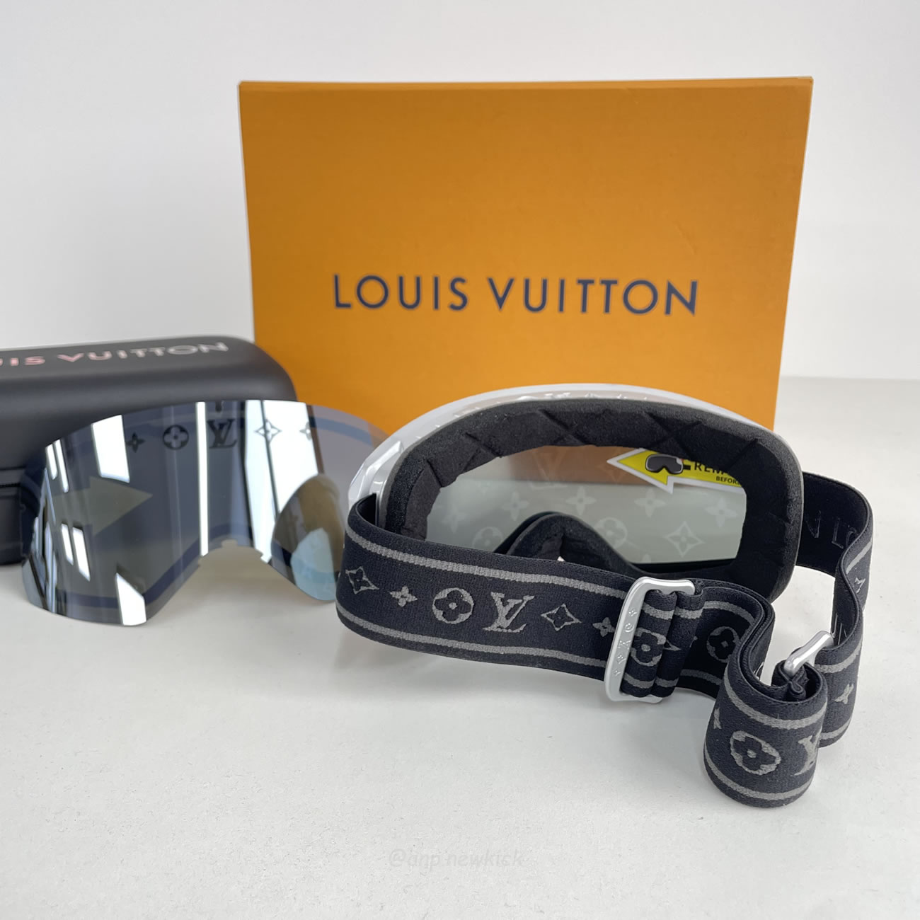 Louis Vuitton Lv Ski Mask Yellow Blue Black Pink Silvery White (15) - newkick.app